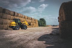 Gehl AL750 articulated loader working on the job site