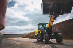 Gehl ALT750 articulated loader working on the job site