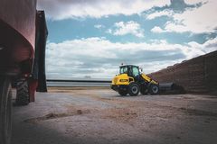 Gehl ALT750 articulated loader working on the job site