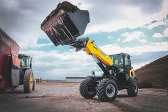 Gehl ALT750 articulated loader working on the job site
