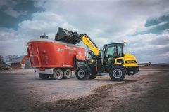 Gehl ALT750 articulated loader working on the job site
