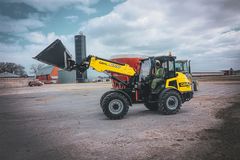 Gehl ALT750 articulated loader working on the job site