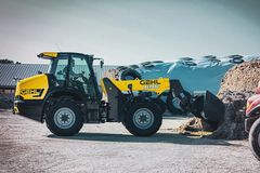Gehl ALT950 articulated loader working on the job site