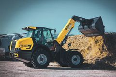 Gehl ALT950 articulated loader working on the job site