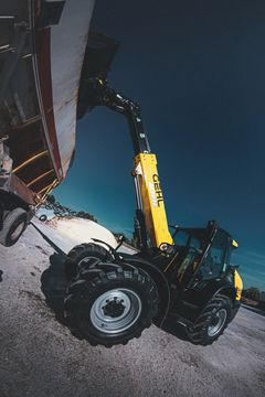 Gehl ALT950 articulated loader working on the job site