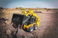 Gehl R135 GEN:2 skid loader working on the job site