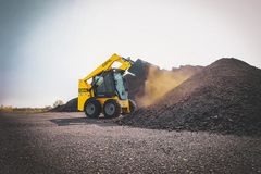 Gehl R135 GEN:2 skid loader working on the job site
