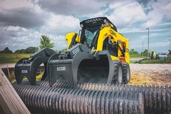 Gehl R165 skid loader working on the job site