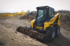 Gehl R165 skid loader working on the job site