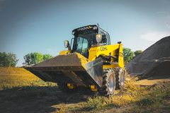 Gehl R190 GEN:2 skid loader working on the job site
