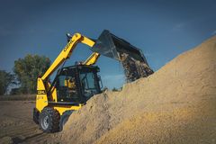 Gehl R190 GEN:2 skid loader working on the job site