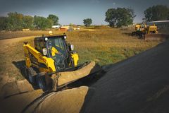 Gehl R190 GEN:2 skid loader working on the job site