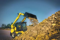 Gehl R190 GEN:2 skid loader working on the job site