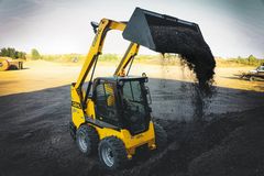 Gehl R190 GEN:2 skid loader working on the job site