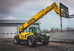 Gehl TH12-55 telehandler working on the job site